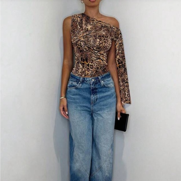 Leopard Print One-Shoulder Top - Picture 3 of 3